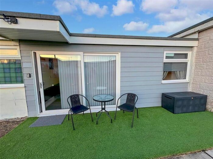 2 Bedroom Mobile/park Home For Sale In Yaverland Road, Sandown, Isle Of Wight, PO36