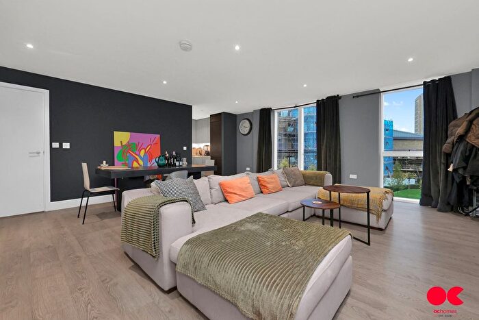 3 Bedroom Flat For Sale In Ruckholt Road, Leyton, E10