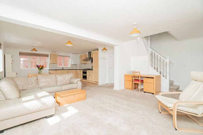 2 Bedroom Flat To Rent In Woodall Close, Milton Keynes, MK10