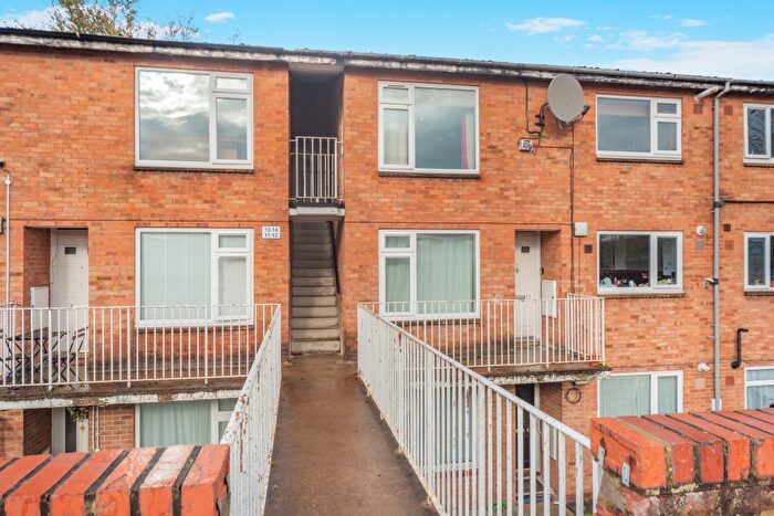 2 Bedroom Flat For Sale In Queensmead Road, High Wycombe, Buckinghamshire, HP10