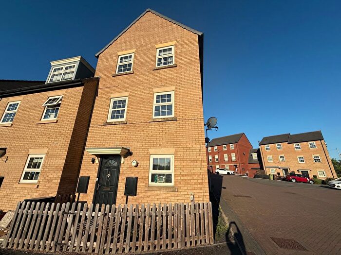 2 Bedroom Property To Rent In Fallbrook Road, Castleford, WF10