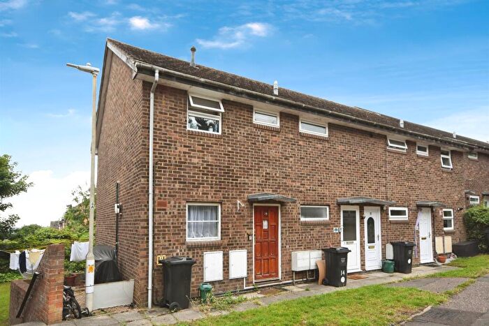 1 Bedroom Apartment For Sale In Selworthy Close, Billericay, CM11