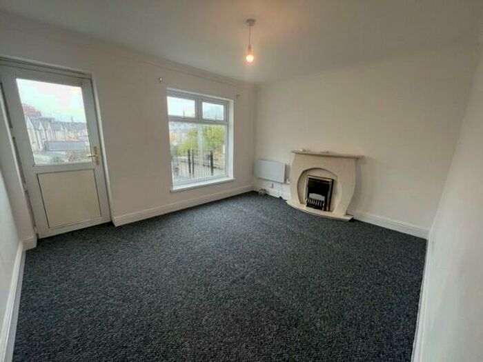 3 Bedroom Flat To Rent In Clifton Street, Cardiff, CF24