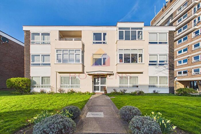 2 Bedroom Flat For Sale In Queens Road, Frinton On Sea, CO13