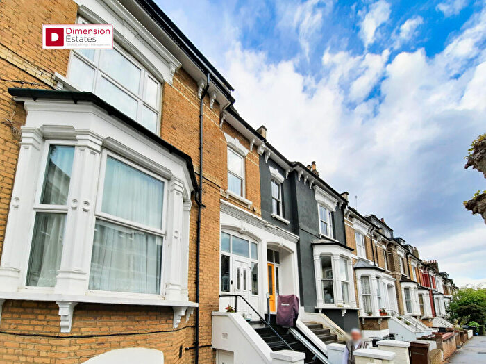3 Bedroom Flat To Rent In Alkham Road, Stoke Newington, Hackney, N16