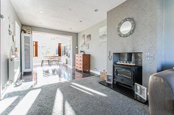 3 Bedroom Semi-Detached House For Sale In Winsford Avenue, Coventry, CV5
