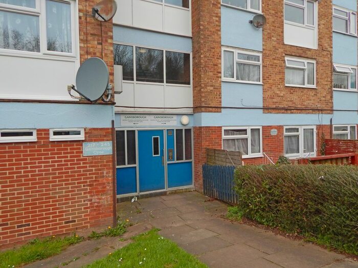 2 Bedroom Flat To Rent In Gainsborough Close, Salisbury, SP2
