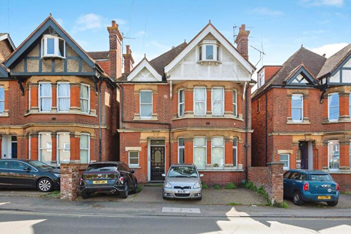 1 Bedroom Flat For Sale In York Road, Guildford, Surrey, GU1