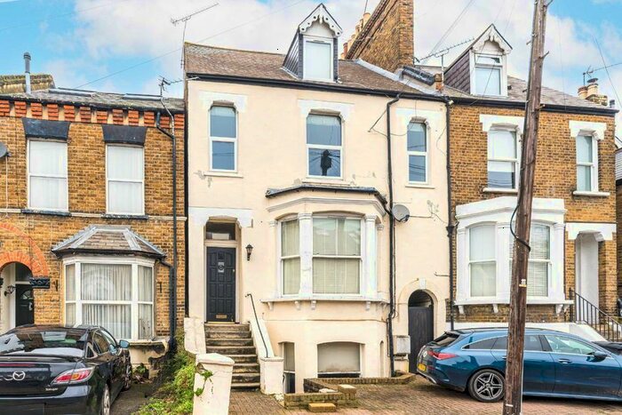2 Bedroom Flat To Rent In Richmond Park Road, Kingston Upon Thames, KT2