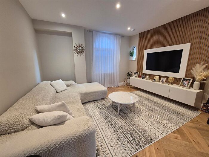 2 Bedroom Town House To Rent In Mansfield Road, Poole, BH14