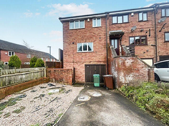 3 Bedroom Town House To Rent In Harvest Close, Top Valley, Nottingham, NG5