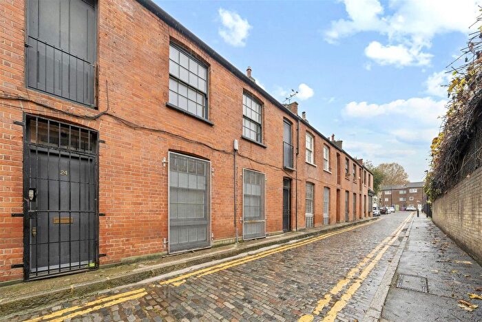 1 Bedroom Terraced House To Rent In Padbury Court, Shoreditch, E2