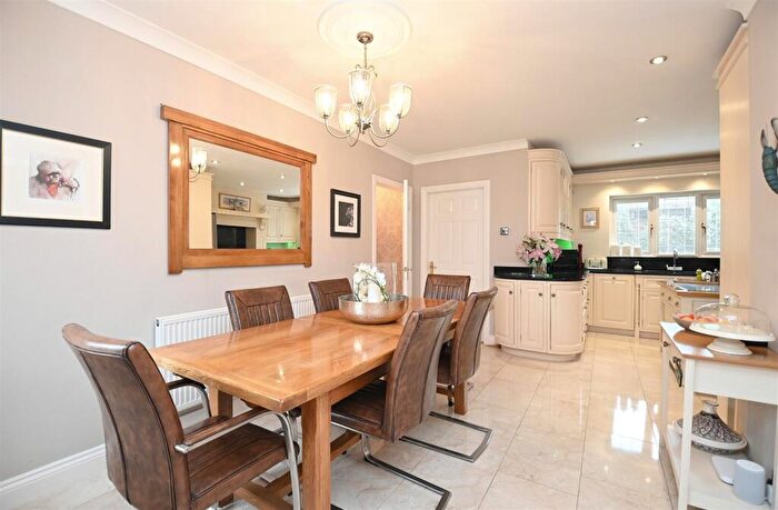 5 Bedroom Detached House For Sale In Broome Close, Kings Bromley, DE13