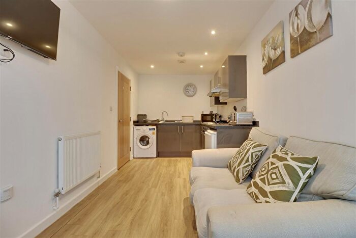 2 Bedroom Flat To Rent In Isambard Brunel Road, Portsmouth, PO1