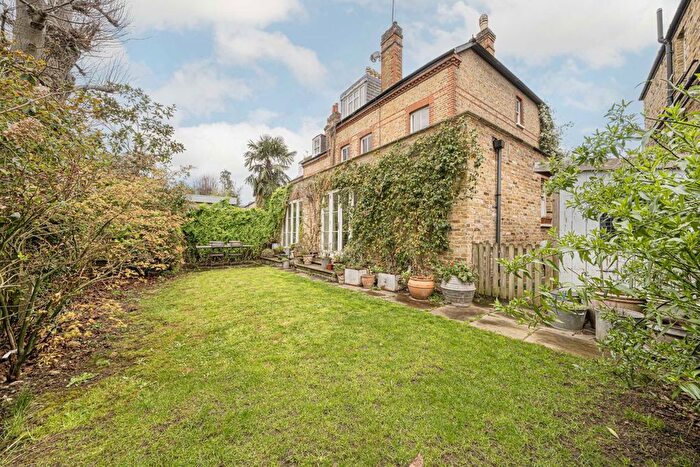 6 Bedroom Property For Sale In St. Margarets Road, St Margarets, TW1