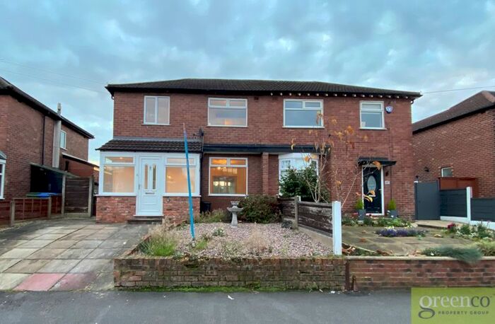 Semi-Detached House To Rent In The Quadrant, Offerton, Stockport, SK1