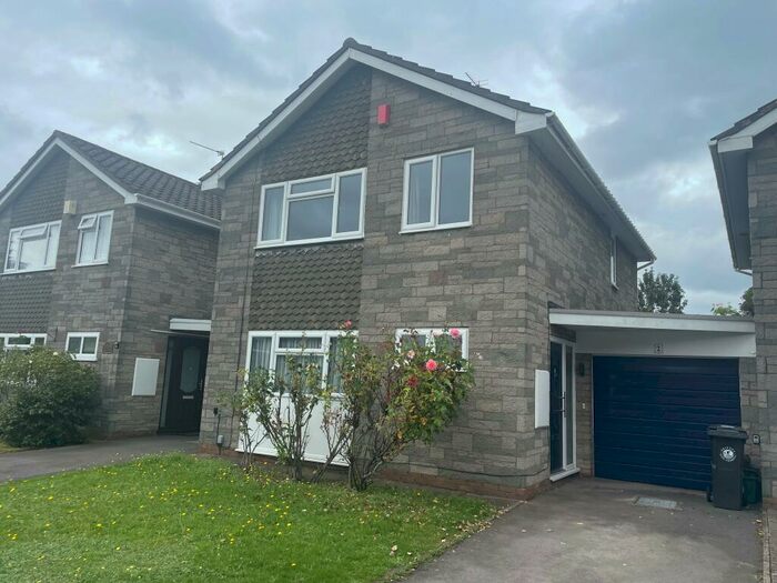 4 Bedroom Detached House To Rent In Beeches Grove, BS4