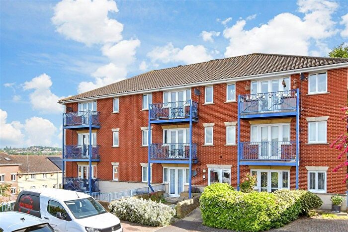 2 Bedroom Flat For Sale In Florin Drive, Rochester, Kent, ME1