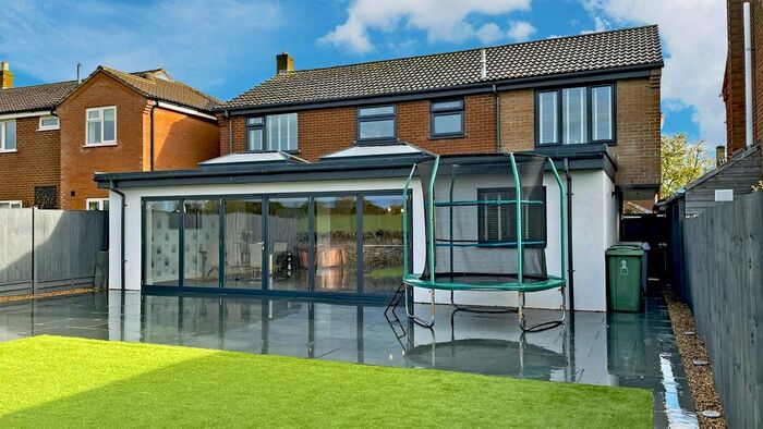 4 Bedroom Detached House For Sale In College Close, Great Casterton, Rutland, PE9