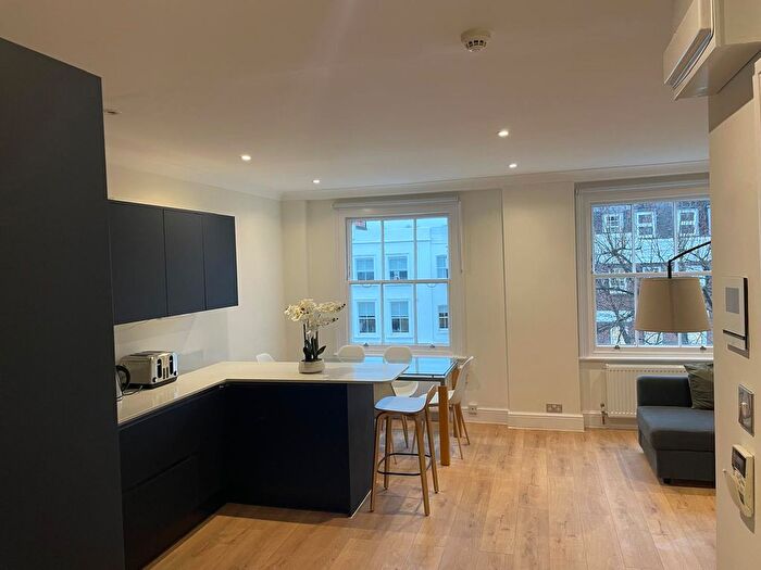 3 Bedroom Flat To Rent In Earls Court Road, Kensington, W8