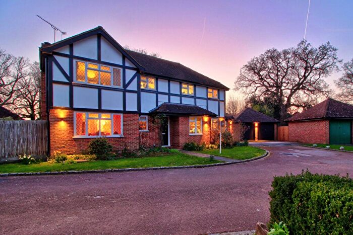 5 Bedroom Detached House For Sale In Randall Mead, Binfield, RG42