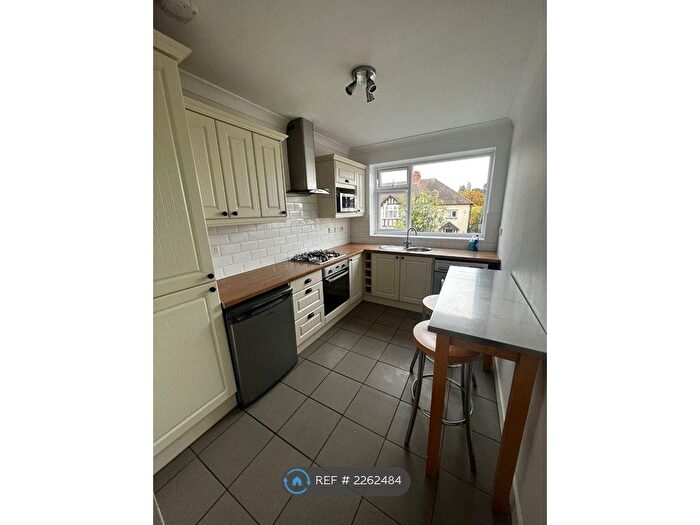 2 Bedroom Flat To Rent In Priory Road, Loughton, IG10