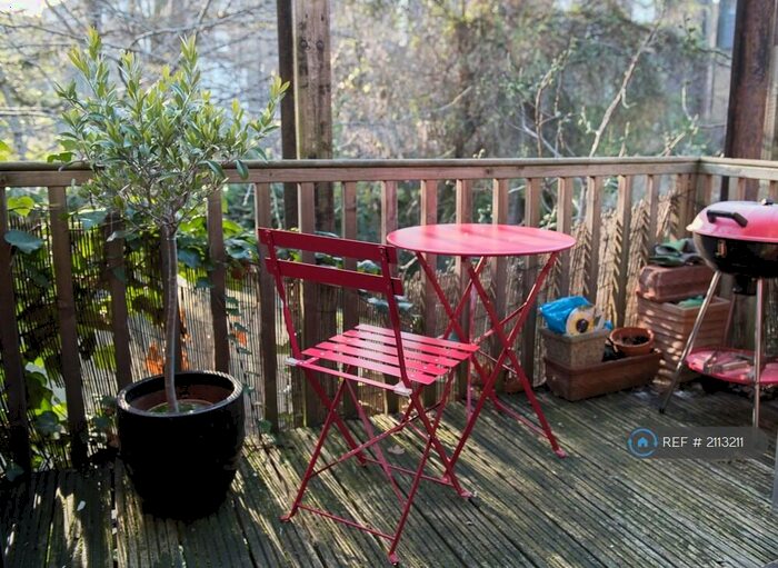 3 Bedroom Maisonette To Rent In Brook Drive, London, SE11