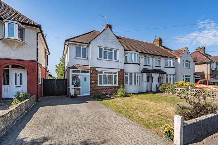 3 Bedroom End Of Terrace House For Sale In Central Avenue, Hounslow, TW3