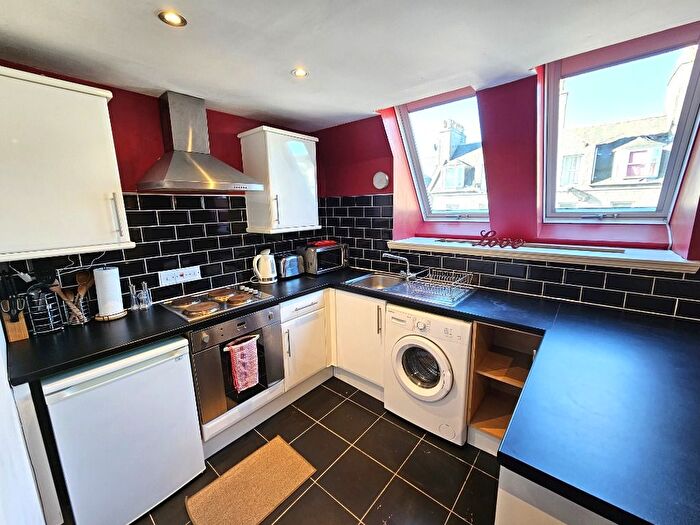 3 Bedroom Flat To Rent In George Street, Old Aberdeen, Aberdeen, AB25