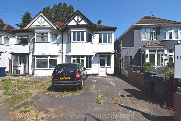 3 Bedroom Semi-Detached House For Sale In Sheaves Hill, Colindale, NW9