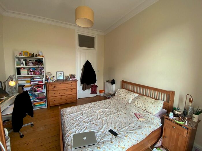 3 Bedroom Flat To Rent In Sciennes Road, Sciennes, Edinburgh, EH9