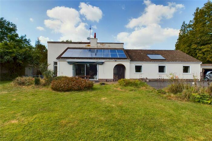 5 Bedroom Bungalow To Rent In Coombe Hill Road, East Grinstead, West Sussex, RH19