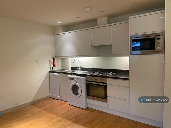 1 Bedroom Flat To Rent In Tennyson House, Haslemere, GU27