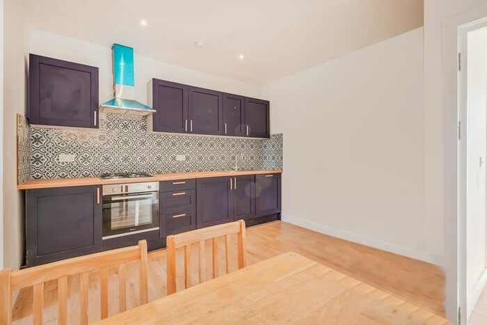 2 Bedroom Flat To Rent In Queens Road, Peckham, SE15