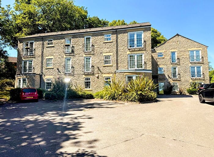 2 Bedroom Flat To Rent In Moorlands Avenue West, Dewsbury, WF13