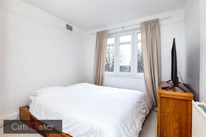 2 Bedroom Flat For Sale In Grosvenor Road, Chiswick, W4
