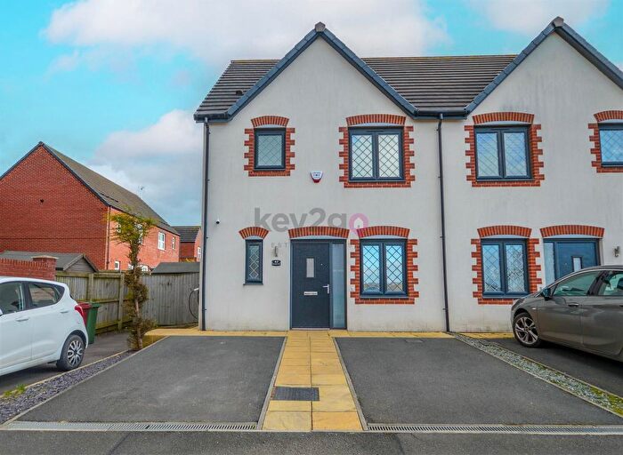 3 Bedroom Semi-Detached House For Sale In Harvester Way, Clowne, Chesterfield, S43