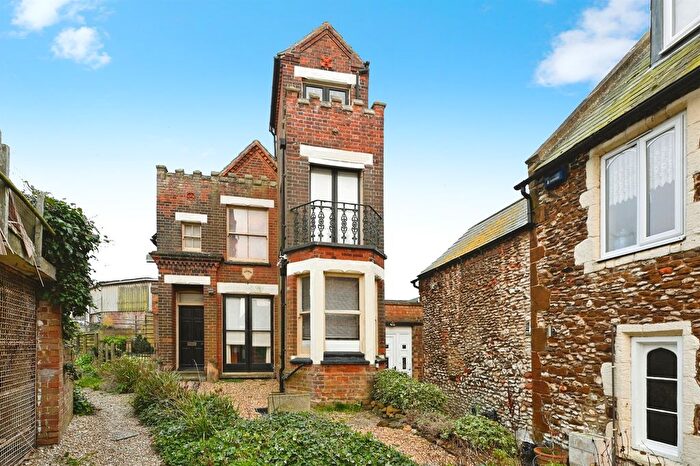 3 Bedroom Link Detached House For Sale In High Street, Hunstanton, PE36