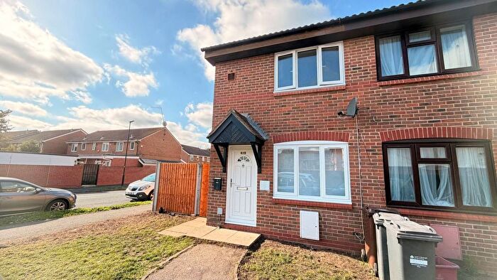 2 Bedroom End Of Terrace House To Rent In Linslade Close, Hounslow, TW4