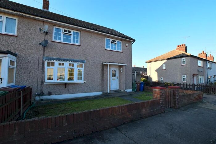 3 Bedroom End Of Terrace House To Rent In Ottawa Road, Tilbury RM18