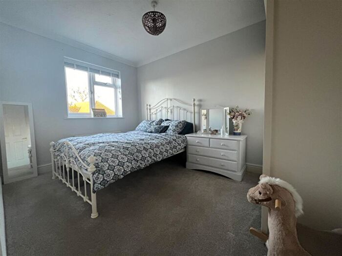3 Bedroom Link Detached House To Rent In The Briars, Ash, GU12