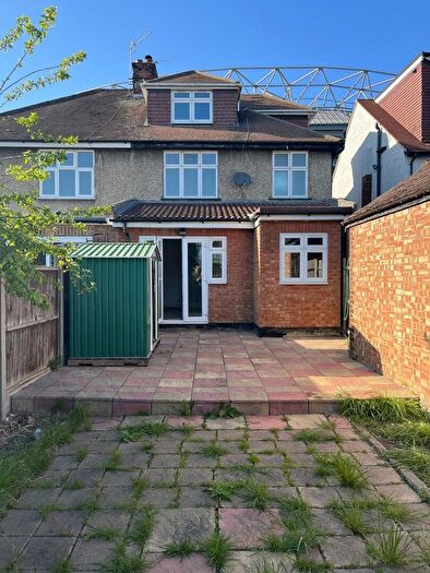 3 Bedroom Flat To Rent In Whitton Road, Twickenham, TW2