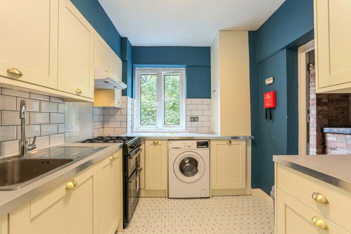 4 Bedroom Flat To Rent In Denmark Hill Estate, London, SE5