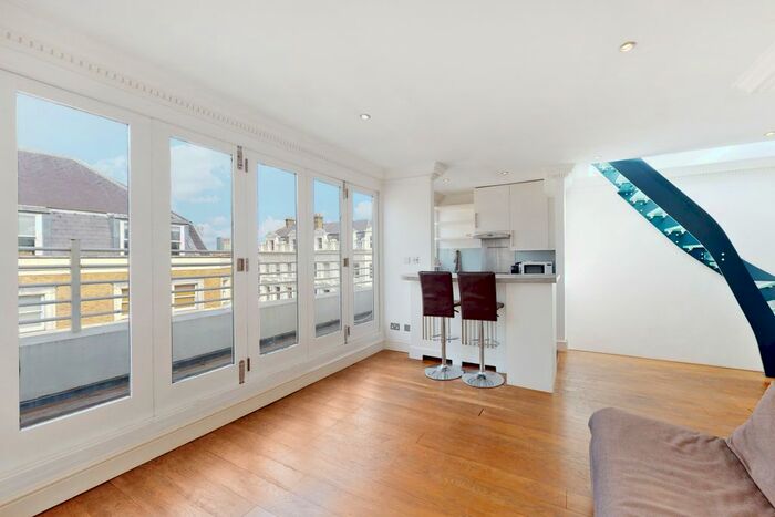 2 Bedroom Flat To Rent In Westbourne Grove, London, W2