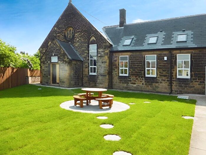 2 Bedroom Flat To Rent In Midhurst Road, Birley Carr, Sheffield, S6