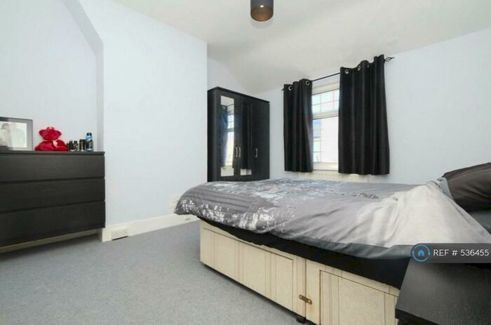 2 Bedroom End Of Terrace House To Rent In Sun Road, Swanscombe, DA10