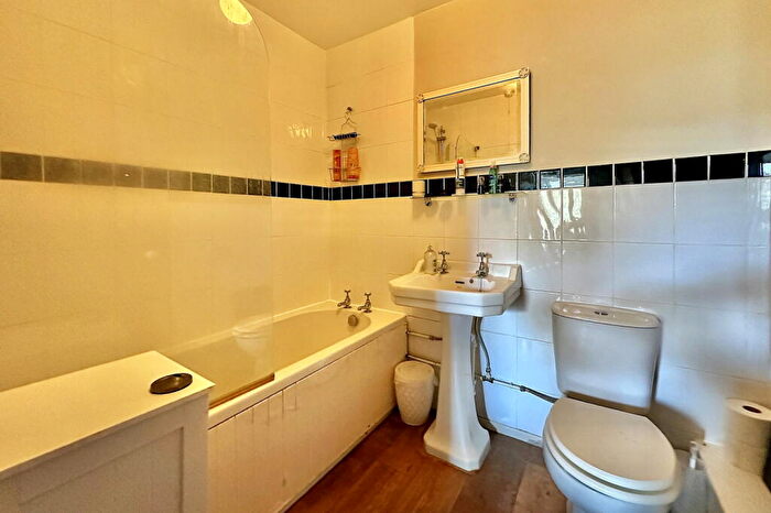 1 Bedroom Flat For Sale In Great Pulteney Street, Bath, BA2