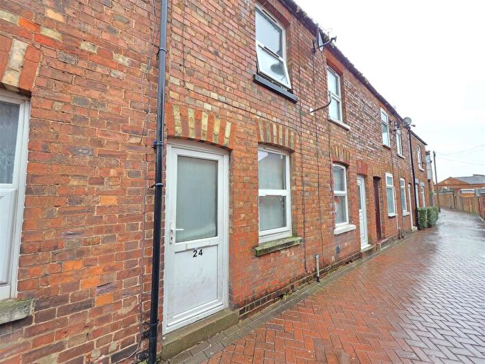 2 Bedroom Terraced House For Sale In Chapel Lane, Spalding, PE11