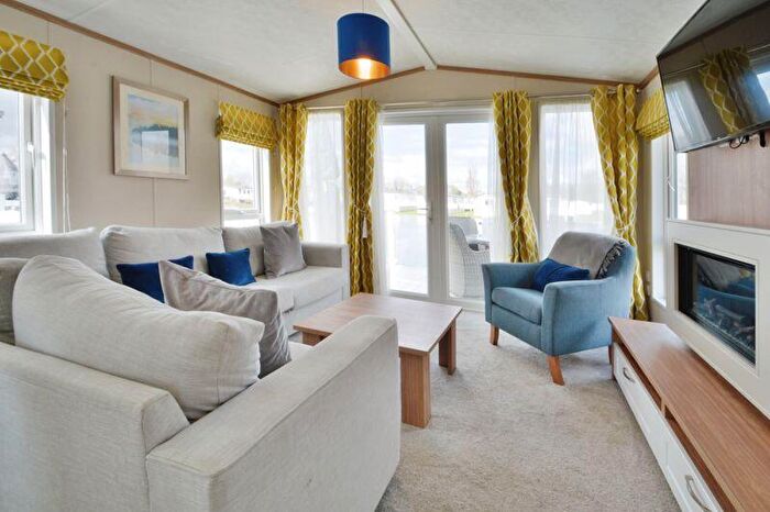 2 Bedroom Lodge For Sale In Mallard Lake, Cotswold Hoburne, Cotswold Water Park, GL7