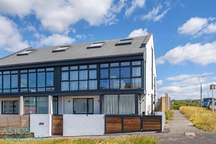 5 Bedroom Semi-detached House For Sale In Cliff Road, Brighton, BN2